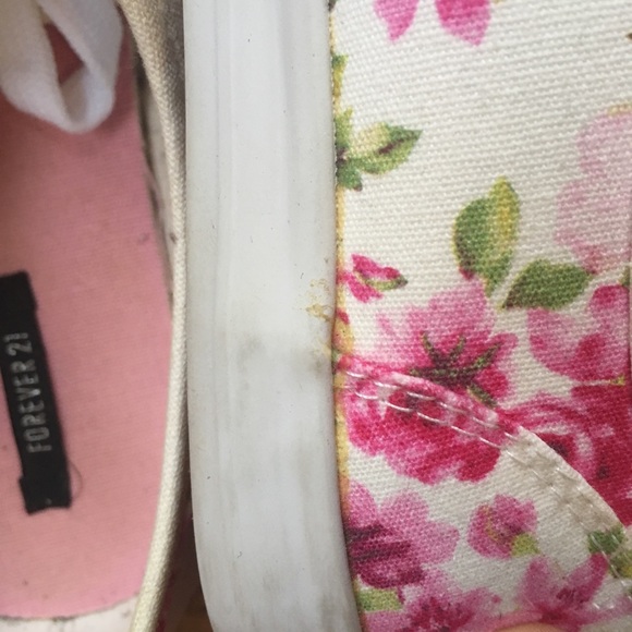 Forever 21 - Sneaker with Roses - Picture 8 of 8